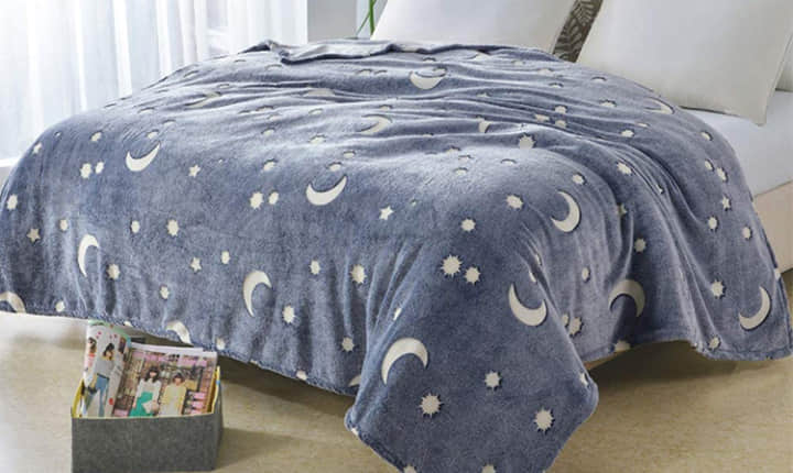 Cobertor que brilha no escuro: Ilumine as suas noites com inovação acolhedora Cobertor que brilha no escuro: Ilumine as suas noites com uma inovação acolhedora 1